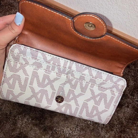 NWOT Chic Wallet - Picture 3 of 7